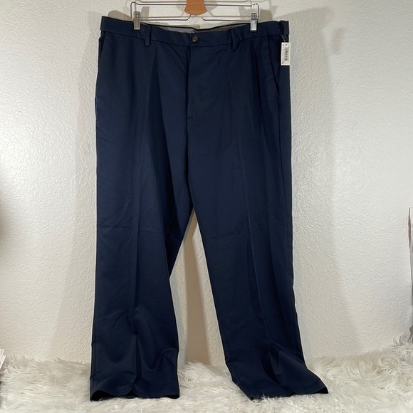 Amazon Essentials Men's Classic-Fit Expandable-Waist Flat-Front Dress Pant 42x32 - Picture 2 of 13